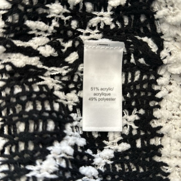 Womens size 1X long open sweater. NWT - Picture 4 of 4